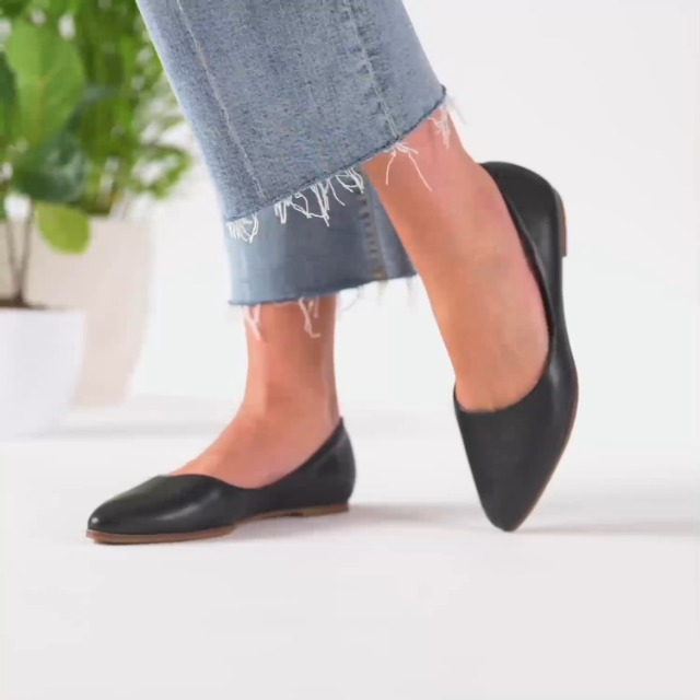 Amazon.com | ZODIAC Women's Hill Slip On Pointed Toe Flat,Navy,6